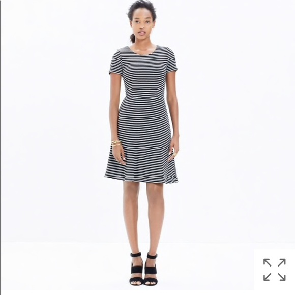 Madewell Dresses & Skirts - Madewell gallerist dress in stripe